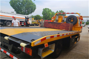 白沙附近拖车电话号码服务